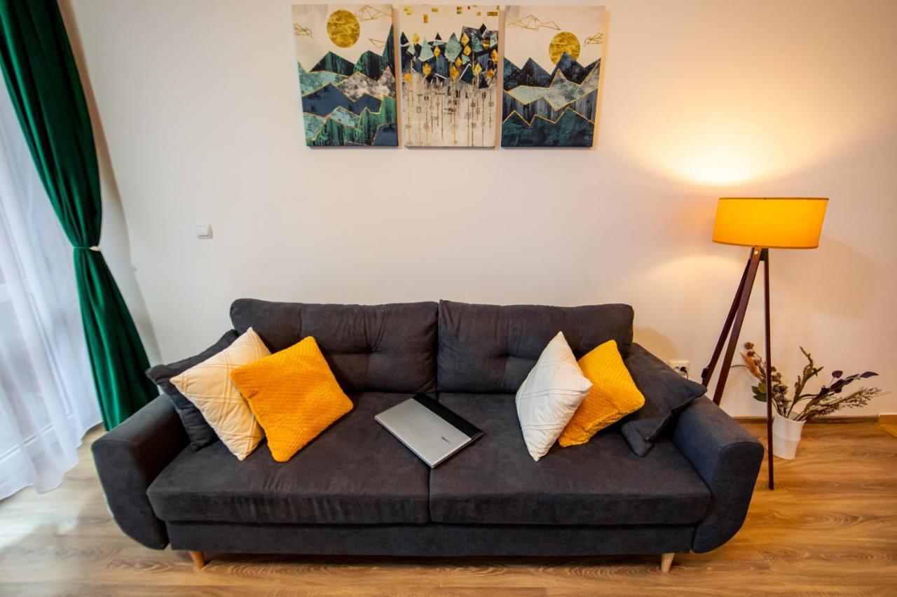 & Garden With Stunning View Apartment